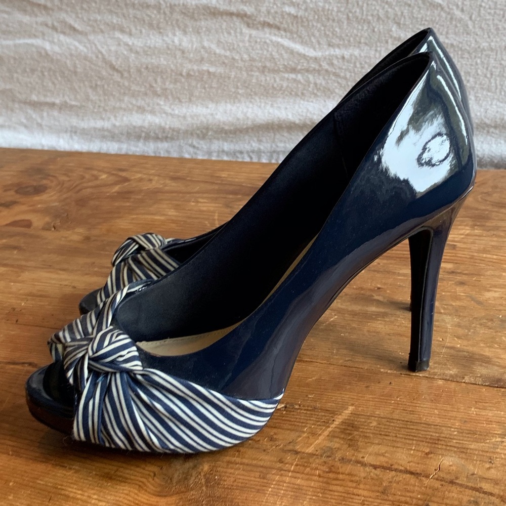 Fioni patent leather blue stiletto with stripe toe